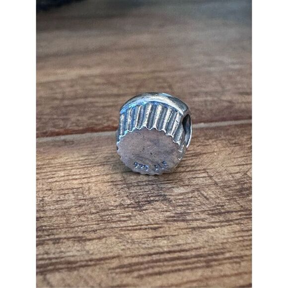 Pandora cupcake charm - Picture 4 of 5